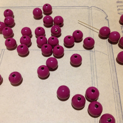 Vintage magenta round beads ヴィンテージ ビーズ 2枚目の画像