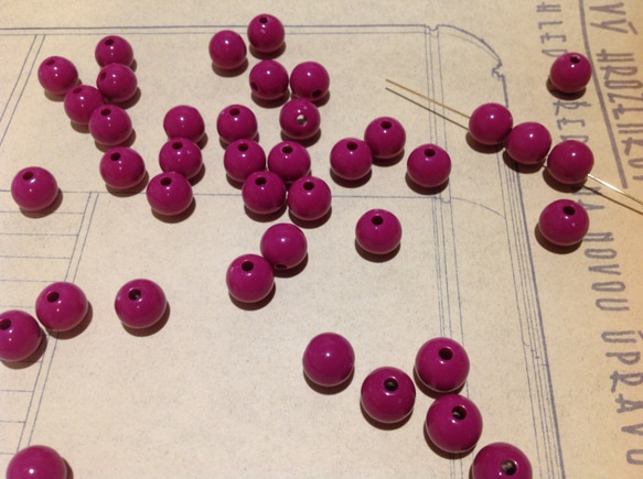 Vintage magenta round beads ヴィンテージ ビーズ 2枚目の画像