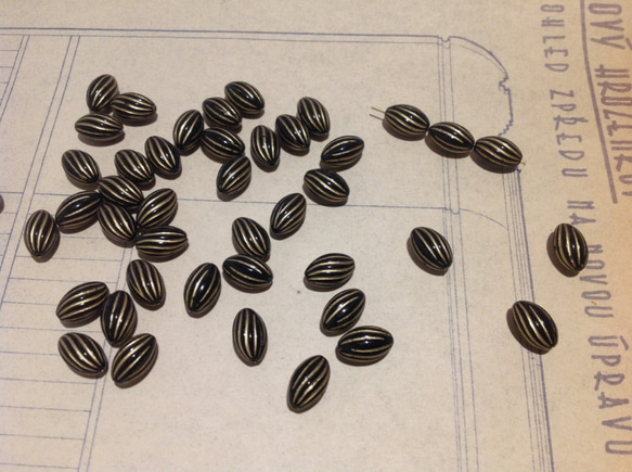 Vintage revival black twist oval beads ブラック ビーズ 2枚目の画像