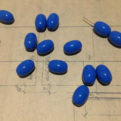 Vintage germany lucite blue oval beads ヴィンテージ ビーズ 2枚目の画像