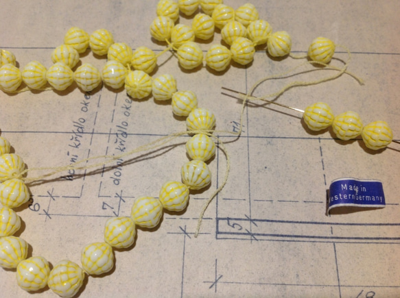 Vintage germnay panpkin glass beads yellow ヴィンテージ ビーズ 2枚目の画像