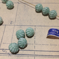 Vintage germany Pampkin glass beads green ヴィンテージ ビーズ 1枚目の画像