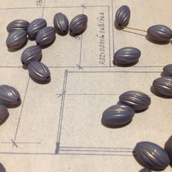 ☆8 Vintage revival oval twist gray beads  ヴィンテージ ビーズ 復刻 1枚目の画像