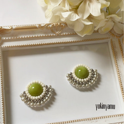 ピスタチオカラー　シルバーのイヤリング/ピアス 1枚目の画像