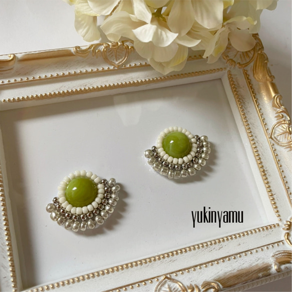 ピスタチオカラー　シルバーのイヤリング/ピアス 2枚目の画像