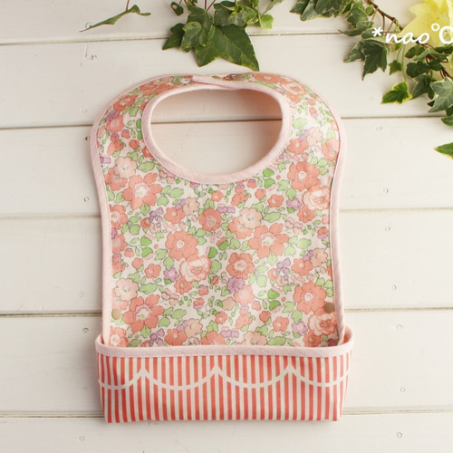 sale!お食事エプロン☆リバティ☆ベッツィー小花柄☆サーモンピンク  