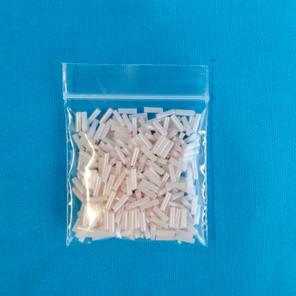 竹ビーズ(長/丸形)60gx3袋✴︎薄ピンク色 3枚目の画像