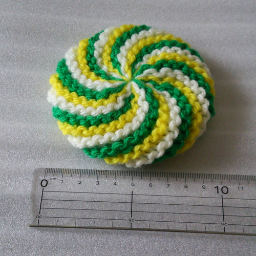 【ぴい】アクリルたわし色々。140枚。 ぴい】アクリルたわし色々。140枚。 簡単アクリルたわし ～作品