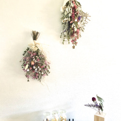 「野原の喜び」ラムズイヤーと千鳥草ピンクのスワッグ　ドライフラワー40センチサイズ 5枚目の画像