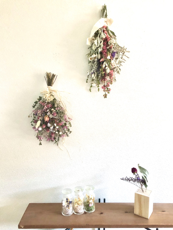 「野原の喜び」ラムズイヤーと千鳥草ピンクのスワッグ　ドライフラワー40センチサイズ 5枚目の画像