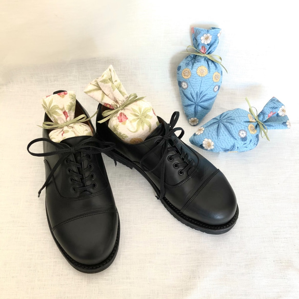 ラベンダーポプリ入シューキーパー　ブルー　moda fabricsのWilliam Morrisデザイン生地使用 3枚目の画像