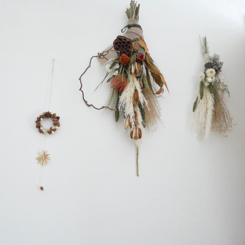 北海道産オオウバユリに白い綿花を針葉樹と束ねた香り豊かな　クリスマス　スワッグ 北海道オオウバユリのスワッグ ドライフラワースワッグ50cmサイズ