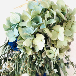 北海道ドライフラワーの秋色アジサイスワッグブーケ　レモンユーカリのブルー系夢見るガーデン花束ギフトに 3枚目の画像
