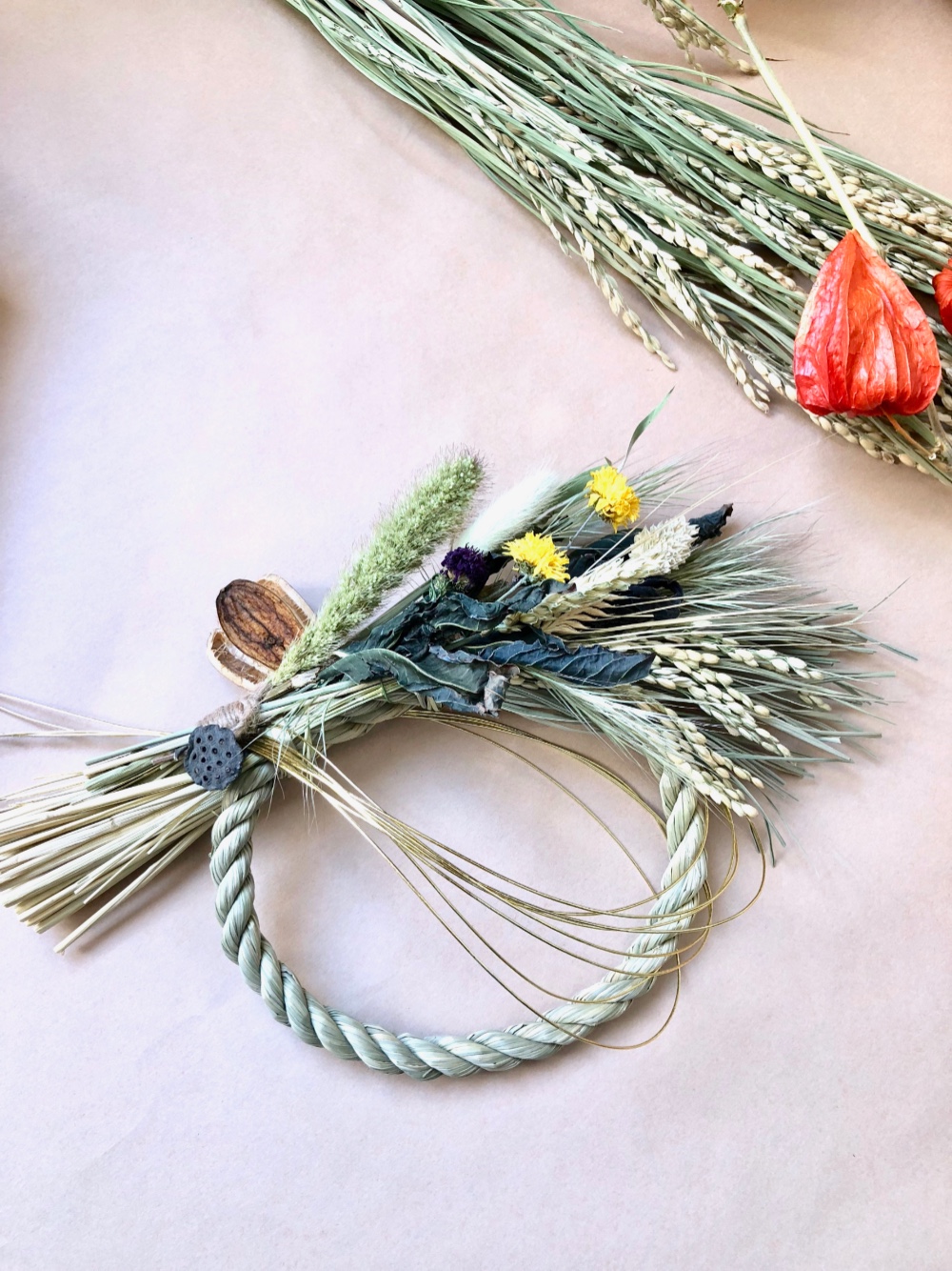 38.自家栽培ドライフラワー含むしめ飾りしめ縄プリザーブドスワッグ