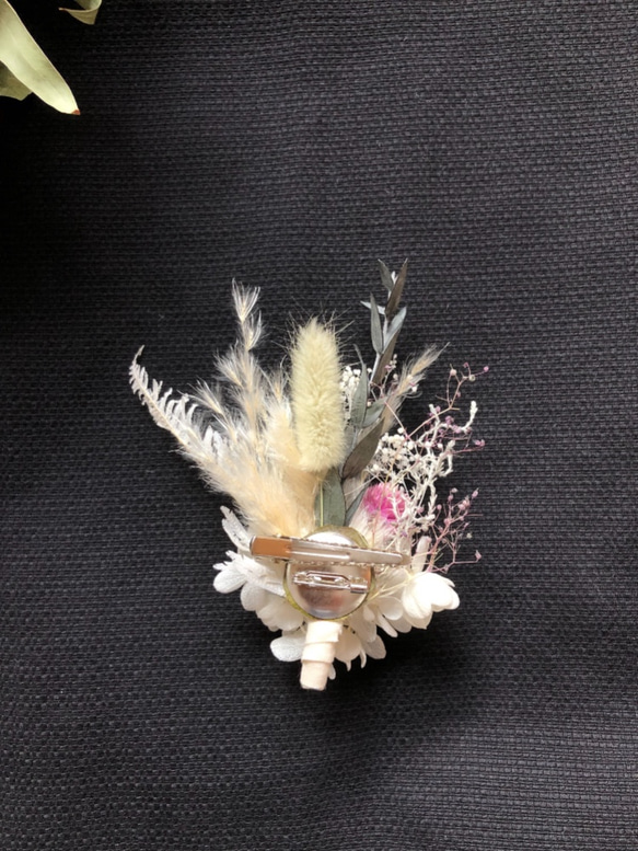 お花のコサージュ　ドライフラワーとプリザーブドフラワー使用　 4枚目の画像