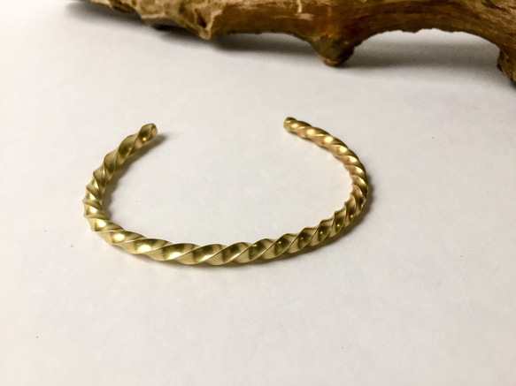 【uzu】 --  4mm  brass  bangle  -- 1枚目の画像