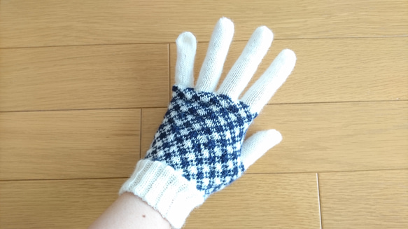 編み込み手袋(灰×白) 3枚目の画像