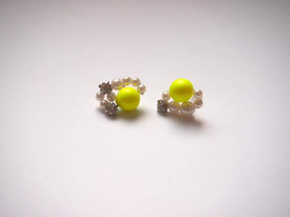 planet pierced earrings [A]　yellow 1枚目の画像