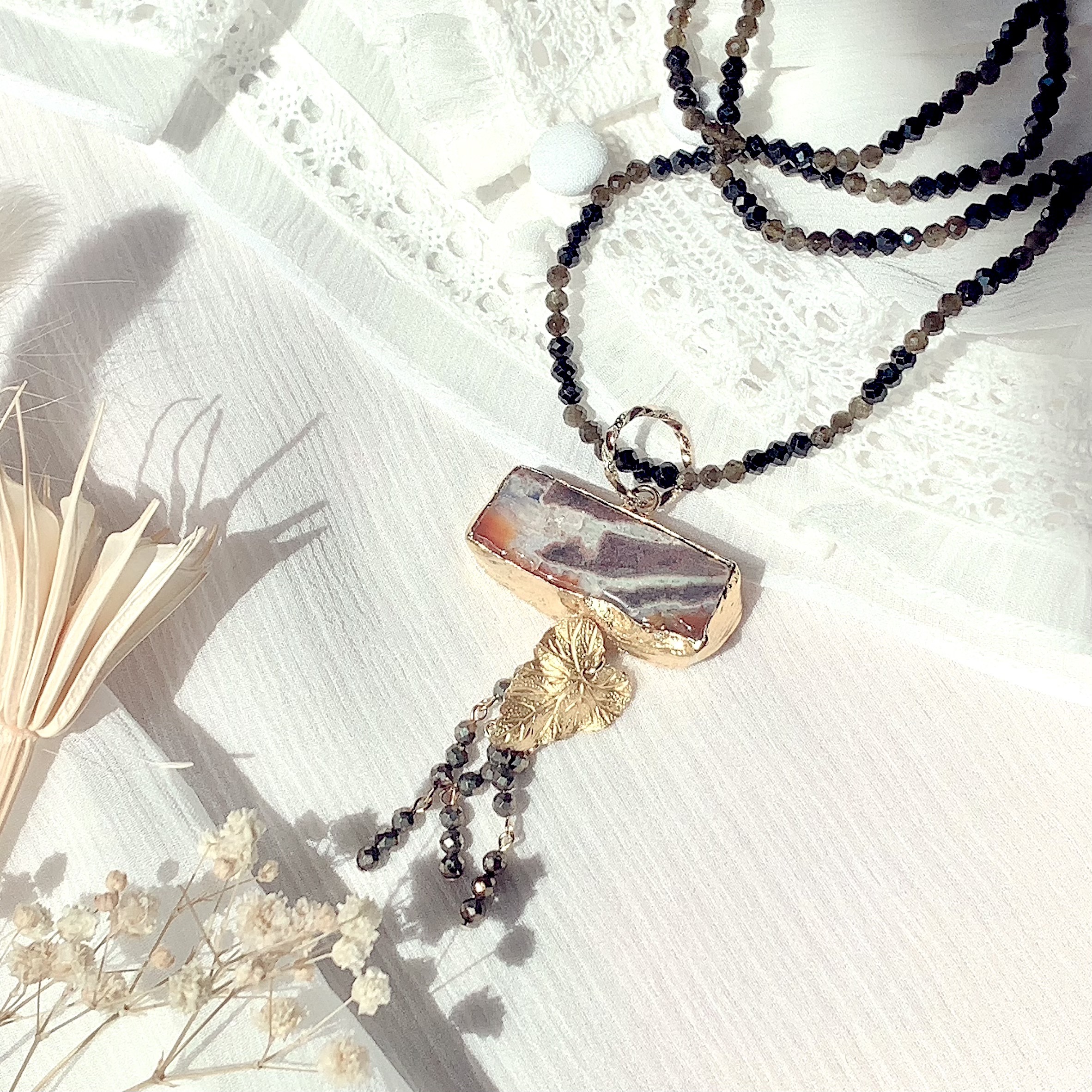 ブラウンアゲートとブラックトルマリンのロングネックレス 天然石