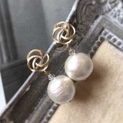棉花珍珠和圓形圖案的耳釘-Jeanne- 第2張的照片
