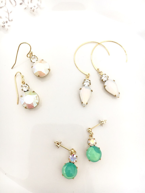 西ドイツヴィンテージグラスカボションピアス-AB Crystal & Green Opal Glass- 3枚目の画像