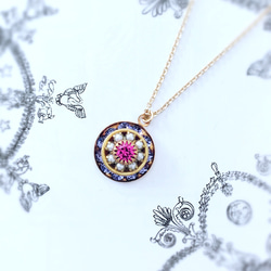 ヴィンテージスワロフスキーのラウンドドロップペンダントネックレス-tanzanite, pearls fuchsia- 1枚目の画像