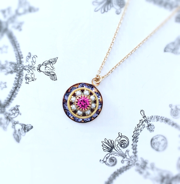 ヴィンテージスワロフスキーのラウンドドロップペンダントネックレス-tanzanite, pearls fuchsia- 1枚目の画像