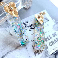 -iridescent bar & gold leaf earrings- 虹の結晶レジンとゴールドリーフピアス 2枚目の画像