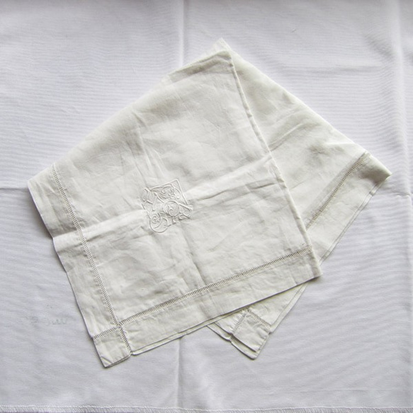 フランスアンティーク　イニシャル手刺繍　フレンチリネン　クッションカバー フランスアンティークイニシャル手刺繍フレンチリネンクッション