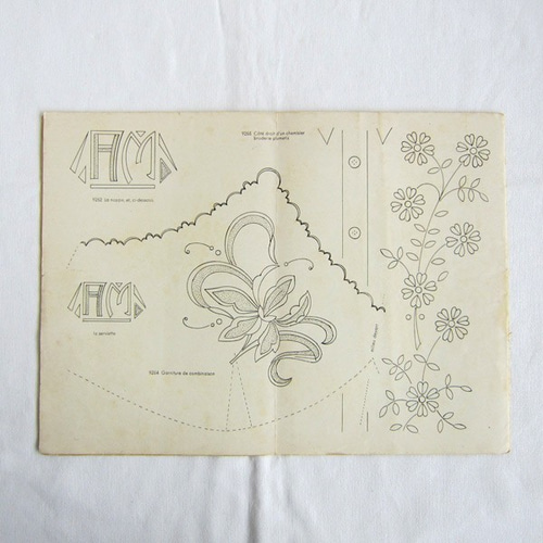 洋書　刺繍図案集　Embroidery.Ⅰ〜 1860〜 洋書 刺繍図案集 Embroidery.Ⅰ〜 1860〜 - デザイン
