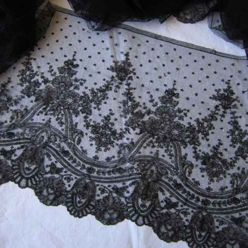 フランスアンティーク　刺繍ちょうちょレース フランスアンティーク レースハンカチ 蝶とイニシャル刺繍 ハンカチ