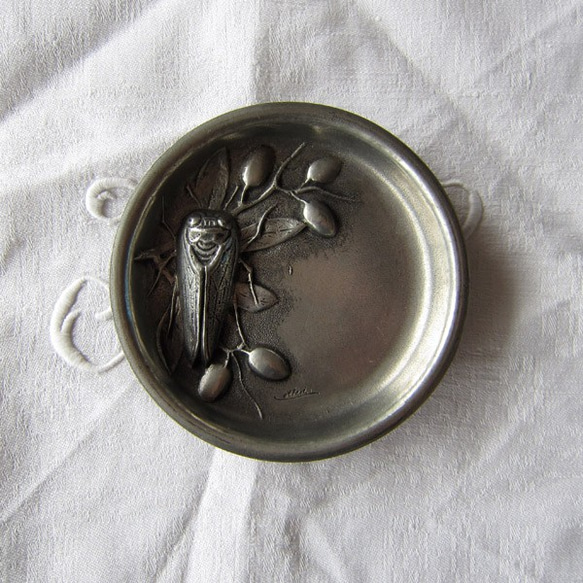セミとリーフ木の実ピューター錫の小皿フランスアンティーク昆虫 1枚目の画像