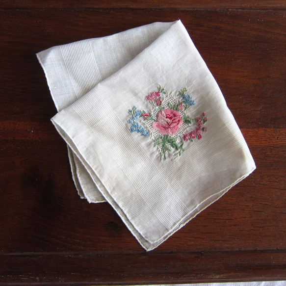 フランスアンティーク手刺繍ハンカチ薔薇リネン/ヴィンテージ