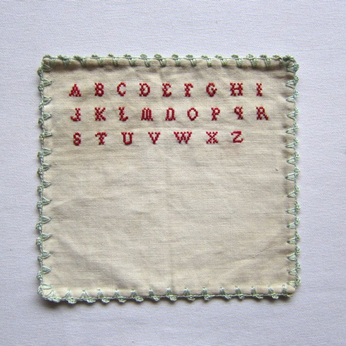 フランスアンティークアルファベット＆刺繍サンプラー25.5×20cm