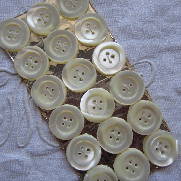 【22mm18個】貝ボタン 4つ穴 シート フランスアンティーク