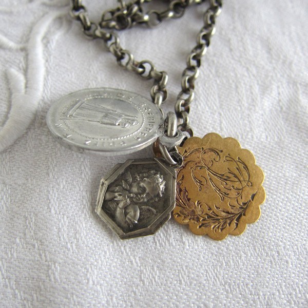 フランスアンティーク3個メダイ天使18K純銀1903年 チャーム deparis