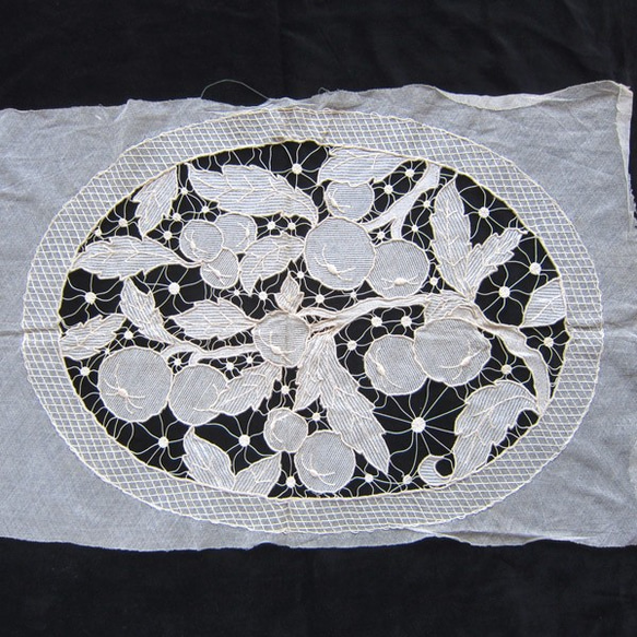 フランスアンティーク レースの羽 チュールレース オブジェ France