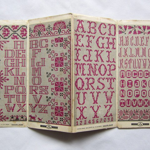 MONOGRAMMES アルファベット図案集　刺繍図案集 フランス アルファベット、モノグラムの刺繍図案集 編み図