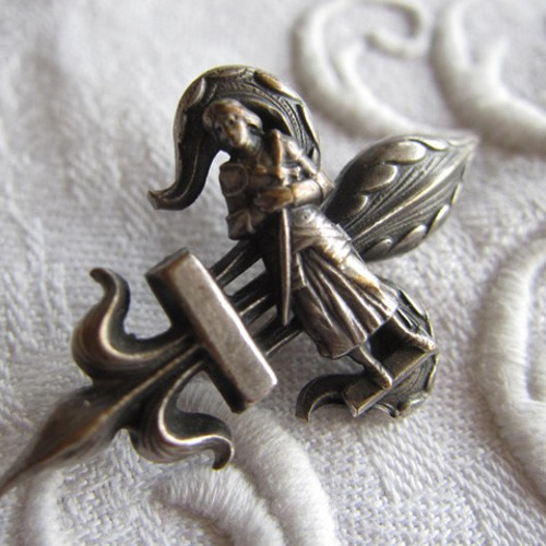 フランスアンティーク ジャンヌダルク 百合ブローチ ブローチ deparis