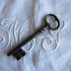 フランスアンティーク鍵メタル製キー 1枚目の画像