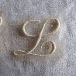 129】たくさん 15枚！フランス アンティーク 手刺繍 イニシャル モノグラム 129】たくさん 15枚！フランス アンティーク 手刺繍 イニシャル