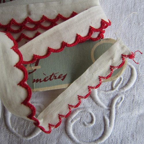仏ヴィンテージ刺繍スカラップ/テープ190cm台紙付 リボン・テープ