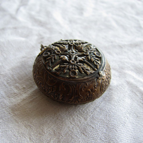 フランスアンティーク モノグラムの パウダーケース ①プードリエ  シェル フランス アンティーク パウダーケース フランス アンティーク