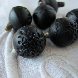 フランスアンティーク黒の球体ボタン12ミリ8個 花模様 5枚目の画像