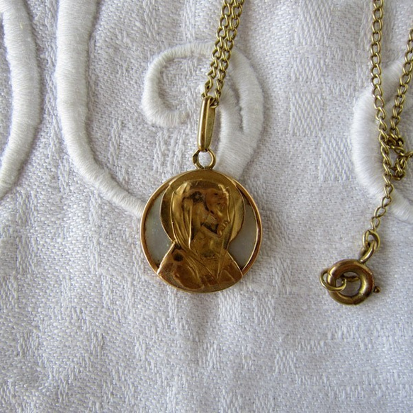 フランスアンティーク18Kマリア様ペンダントトップ白蝶貝ゴールド  