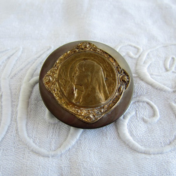 フランスアンティーク/ブローチ/マリア様メダイ黒蝶貝ピン ブローチ  