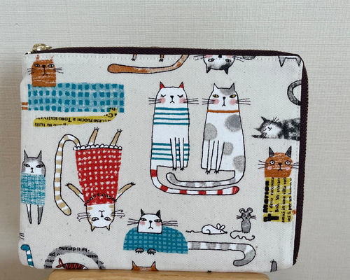 ユニーク猫柄のL字ファスナーフラットポーチ ポーチ k.asami1219 通販