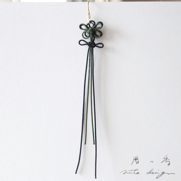 かたっぽピアス「暦々香」（深緑×黒） 1枚目の画像