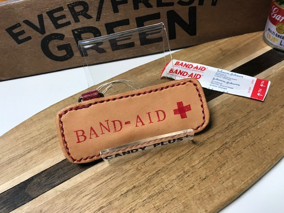 送料無料。。☆。本ヌメ革・。。バンドエイドケース・ＢＡＮＤ－ＡＩＤ・赤ステッチ。。☆。 1枚目の画像