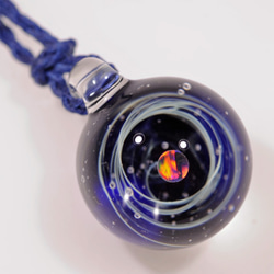 小宇宙 microcosmos 海と空と... コバルトブルー #38 球体ブラックオパール ガラスペンダント 1枚目の画像